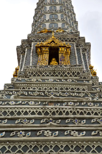 Thailand bangkok in regen en kleuren religie — Stockfoto