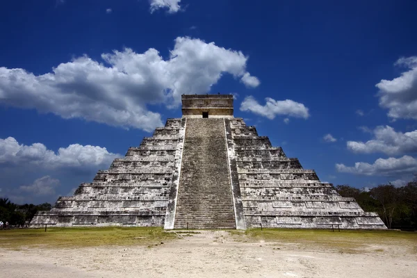 Kukulkan, el castillo — стоковое фото