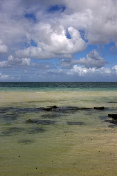 Roccia in belle mare mauritius — Foto Stock