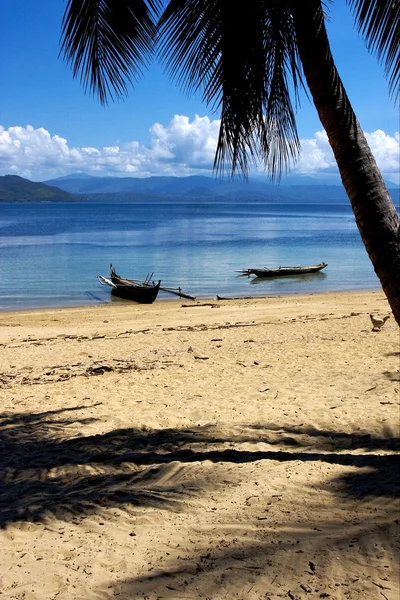 Madagascar nosy be rock  palm branch boat and coastline — Stock Photo, Image