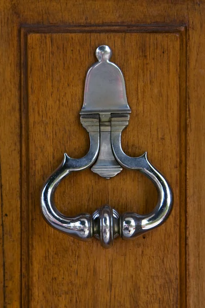 Knocker in door la boca  buenos aires — Stock Photo, Image