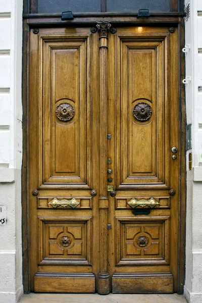 Brown wood old door in buenos aires — Stock Photo, Image