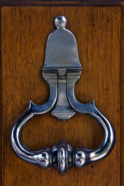 Серебристый стук в дверь la boca buenos aires — стоковое фото