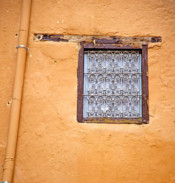 Fenster in Marokko-Afrika und alte Mauerziegel — Stockfoto