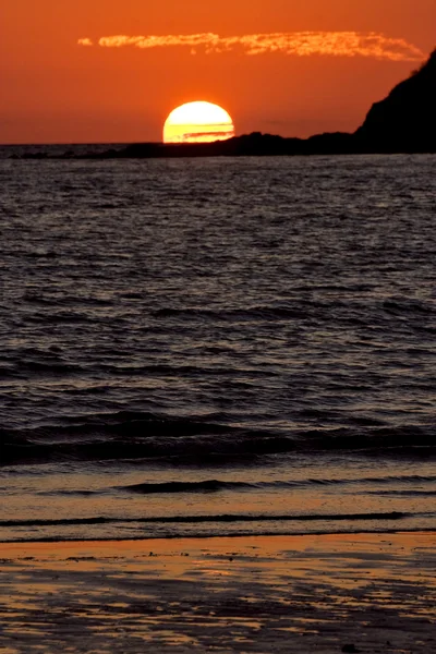 Le soleil dans l'océan en madagascar — Photo