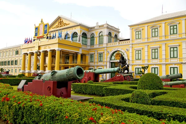 Cannon bangkok in thailand   flag — Stock Photo, Image