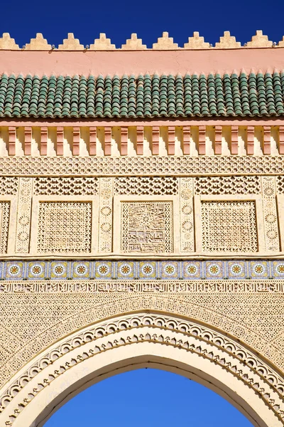 Arco marocco in Africa vecchio cielo di costruzione — Foto Stock