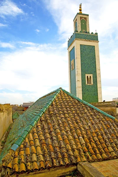 Muslimové v mešitě dějiny Afriky minaretu obloha — Stock fotografie