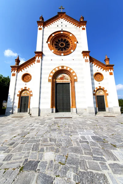 Mercallo kilisede tuğla kule lombardy kapalı — Stok fotoğraf