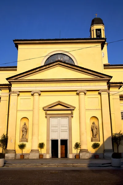 Robecchetto eski kapalı tuğla kilisede — Stok fotoğraf