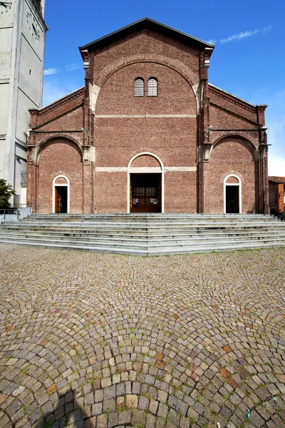 Cardano w starym kościele zamknięty Cegła wieża chodniku ital — Zdjęcie stockowe