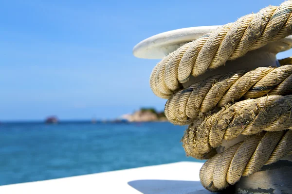 Azië de kho tao baai eiland witte schip touw en Zuid-china — Stockfoto
