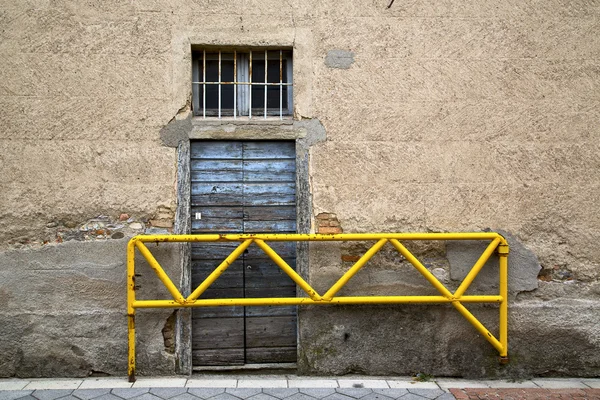 Brown door  europe  italy  lombardy       in  the milano old — Stock Photo, Image