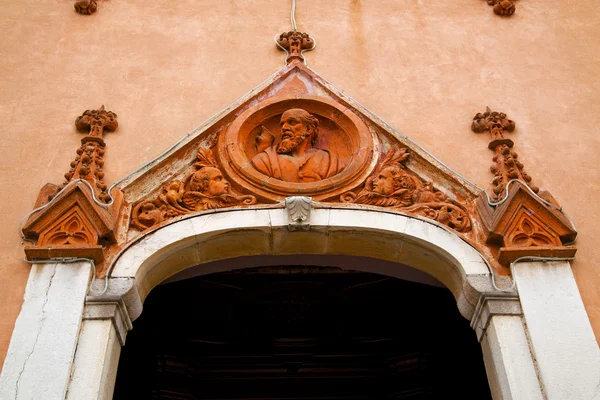 Porta da igreja na Itália lombardia o milano velho fechado — Fotografia de Stock