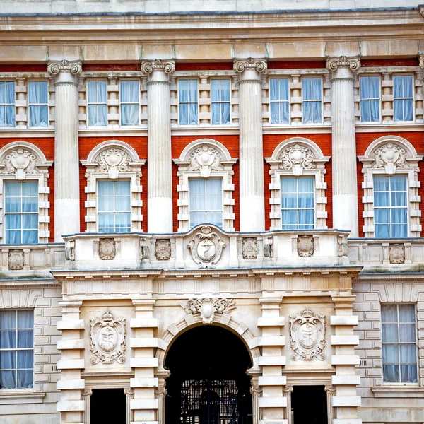 Antigua construcción en Inglaterra europa Londres pared antigua y la luz — Foto de Stock