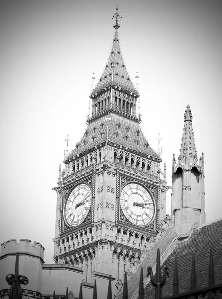 London big ben e construção inglaterra envelhecido — Fotografia de Stock