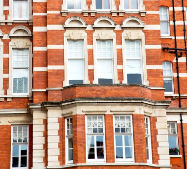 Avrupa penceresinde Londra eski kırmızı tuğla duvar ve tarihi 