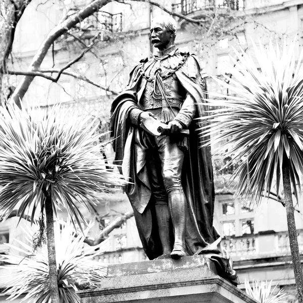 英格兰历史大理石和雕像在伦敦旧城 — 图库照片
