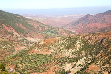 atlas Afrika zemin ve kırmızı dades vadide