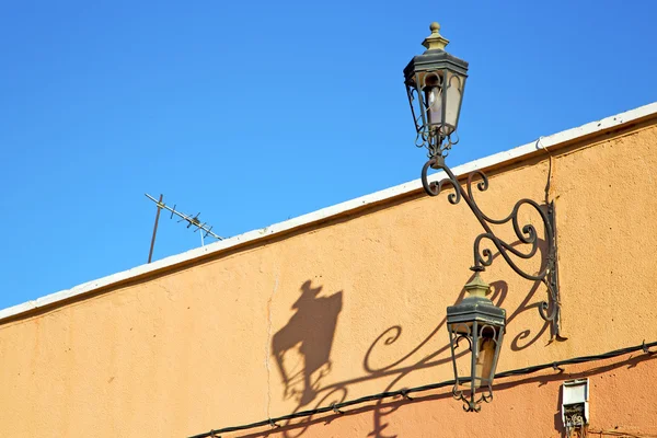 Fas Afrika cam dekorasyon kırık sokak lambası — Stok fotoğraf