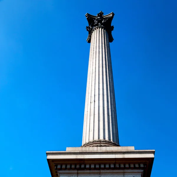 Column in london england old architecture and sky — Stock Photo, Image