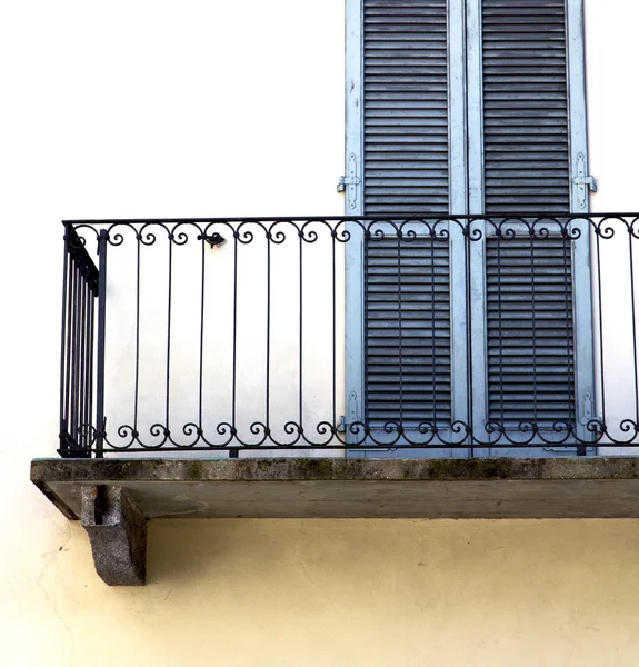 Терраса europe italy в Милано решетка — стоковое фото