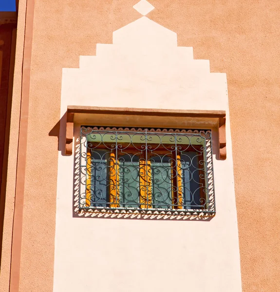 Finestra in marocco africa arancione wal mattone storico — Foto Stock