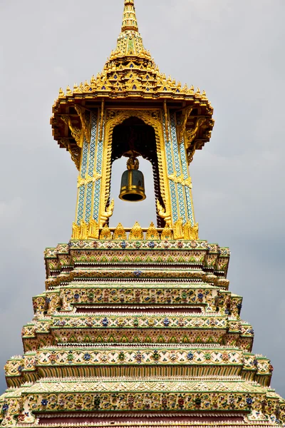 Thailand Asien bangkok regn bell palats sky färger — Stockfoto