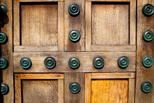 In london antique brown door  rusty  brass  light — Stock Photo, Image