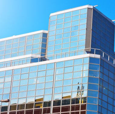 Londra şehri ev ve ofis gökdelen boğa içinde pencere eşiği