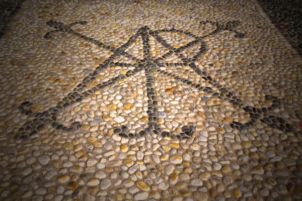 Parede milão em itália igreja antiga pedra de mosaico de concreto — Fotografia de Stock