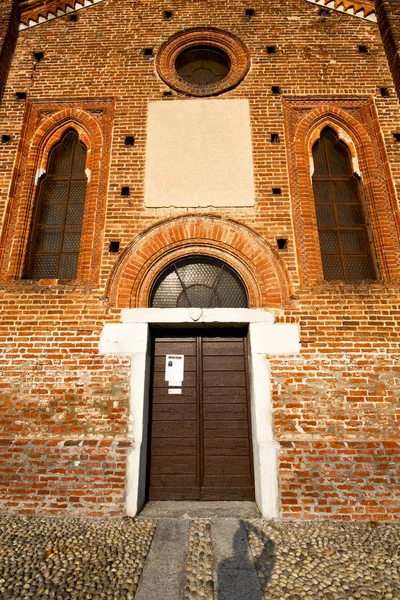 Church  in  the parabiago  old   closed brick tower  italy  lom — Stock Photo, Image