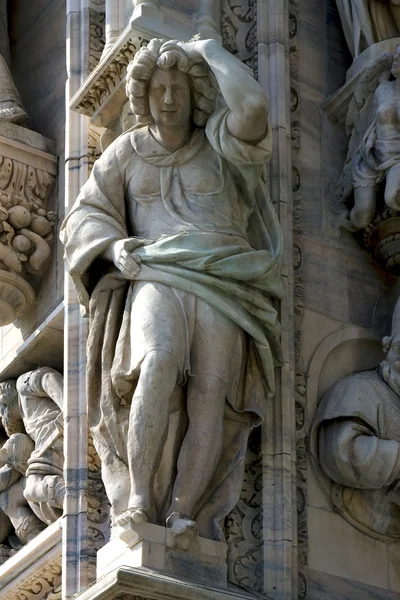 Italienische Statue einer Frauenfront — Stockfoto