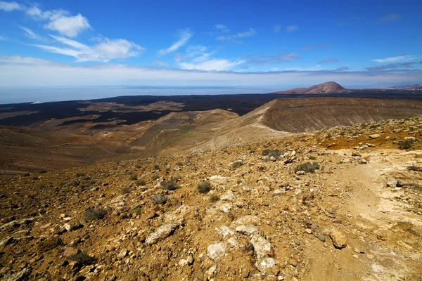 In los vulcanes vulkanische timanfaya rock stone sky — Stockfoto