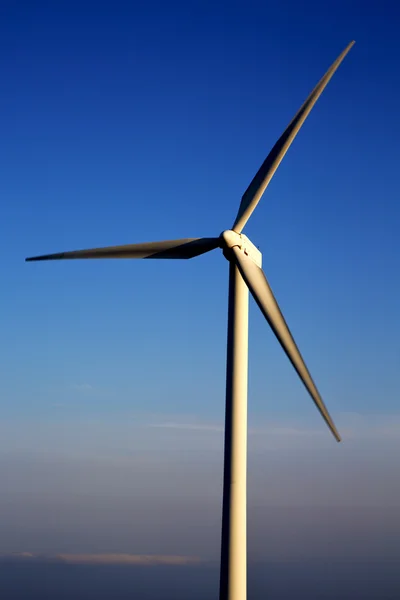 Aerogeneradores y el cielo en la isla de lanzadera España —  Fotos de Stock