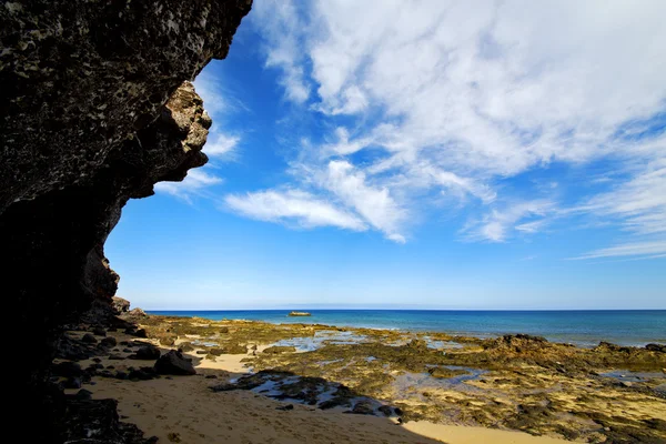 In lanzarote   spain  rock stone sky cloud beach — Stock Photo, Image