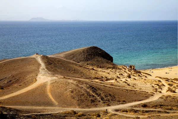 I lanzarote Spanien damm rock sten kustlinje och sommaren i la — Stockfoto