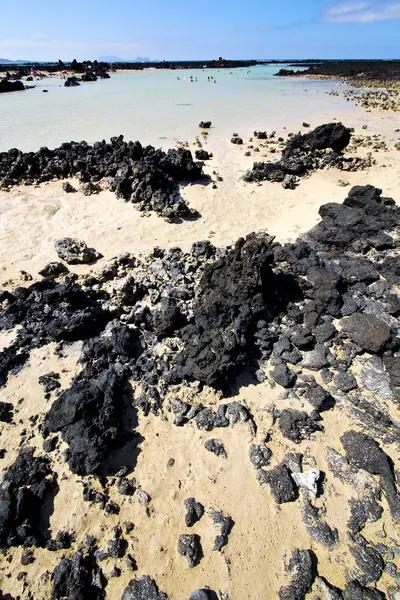 Gente de rocas negras en la lanzadera —  Fotos de Stock