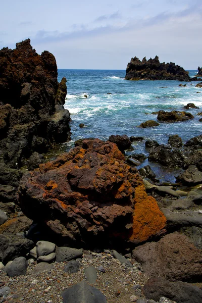 Plage de pierre et été — Photo