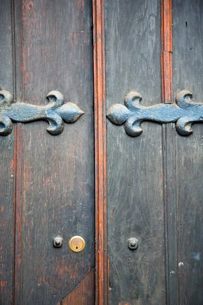 Handle in london    rusty  brass nail and light — Stock Photo, Image