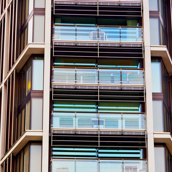 Fönster i Londons hem och kontor skyskrapa Bygg — Stockfoto