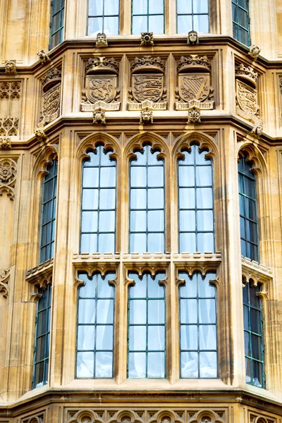 Staré v Londýně historická okna struktury a reflex — Stock fotografie