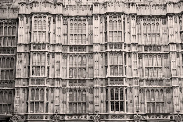 Gammal i london historiska parlamentet glas fönster structu — Stockfoto