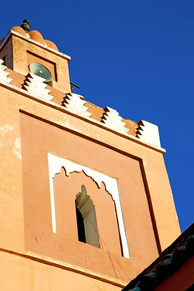 Muslim i Marocko Afrika minaret religion och blå himmel — Stockfoto