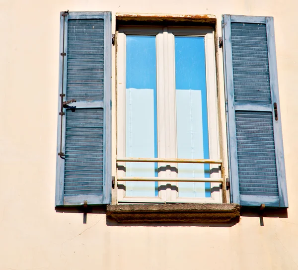 En Europa italia milan arquitectura antigua y pared ciega veneciana —  Fotos de Stock