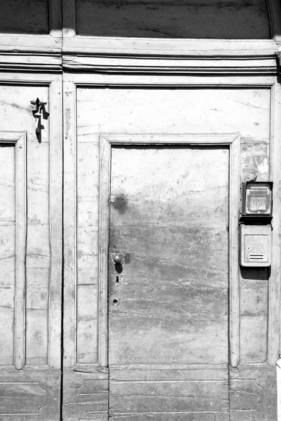 Traditionele deur in Italië ancian hout en traditionele t — Stockfoto