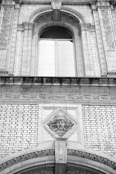 Arquitectura antigua en Inglaterra europa Londres pared antigua y marb — Foto de Stock