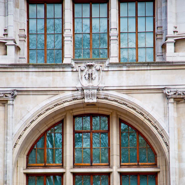 Vieille construction à Londres englan europe mur de briques et fenêtre — Photo