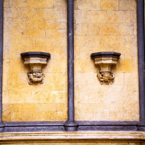 England  historic   marble and statue in old city of london — Stock Photo, Image