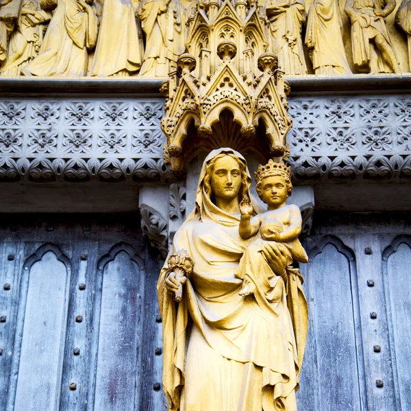 Mármore e estátua na cidade velha de Londres Inglaterra — Fotografia de Stock
